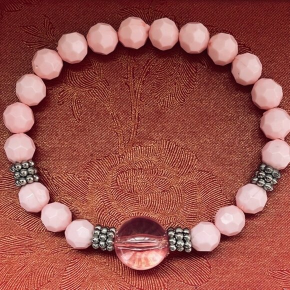 NWOT Elegant Pink Beaded Bracelet - Picture 2 of 9